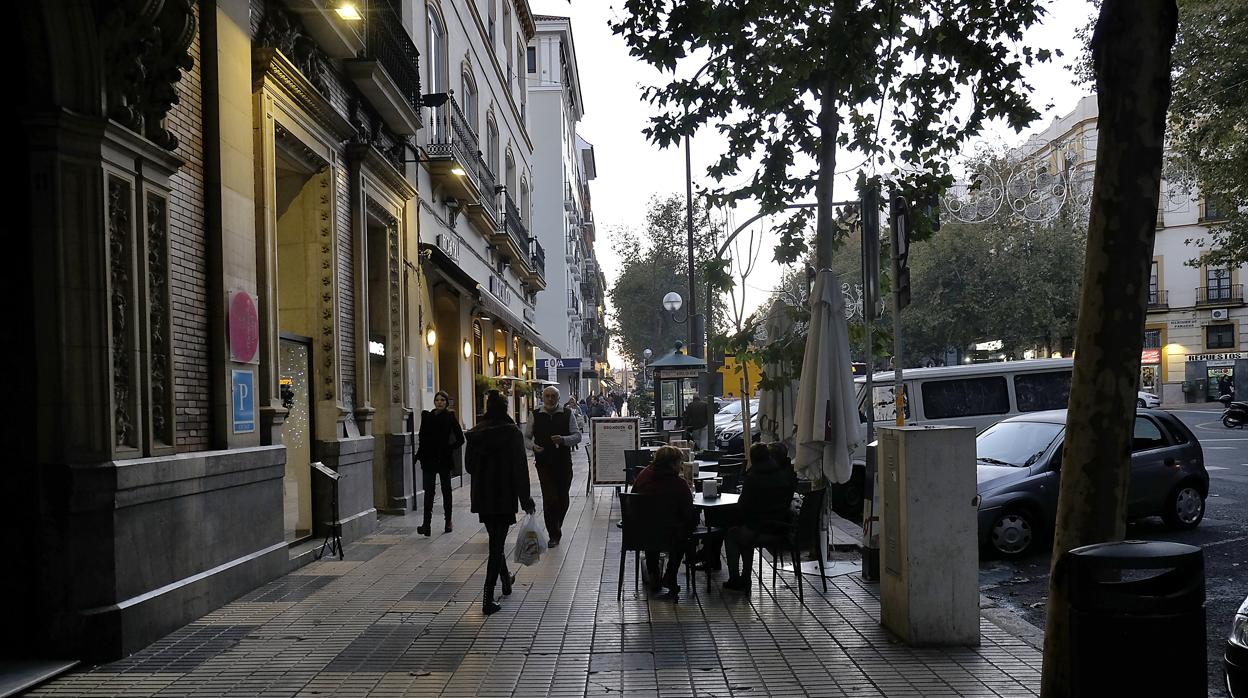 Hallan a una pareja de franceses muerta en el baño de un hostal del Centro de Sevilla