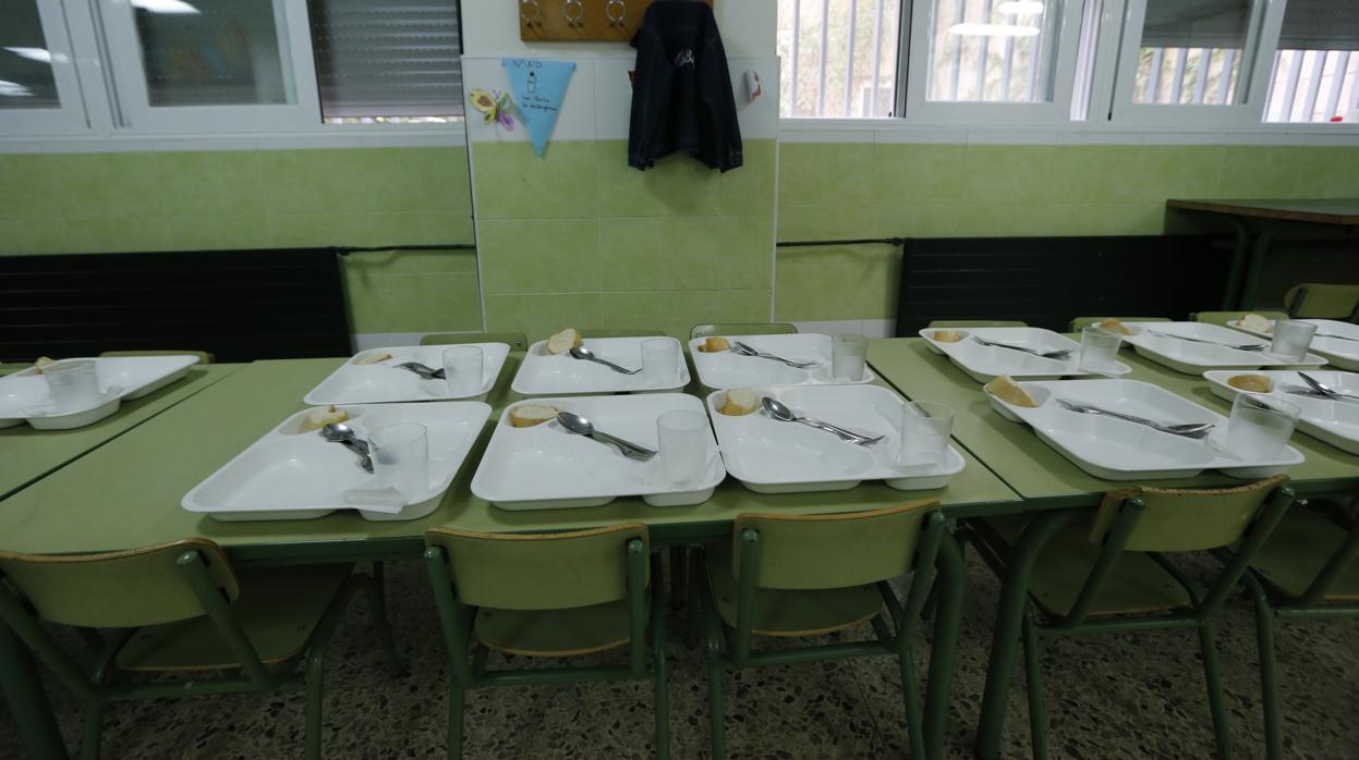 Se han recogido casi 3.000 firmas reclamando la gestión directa de los comedores escolares