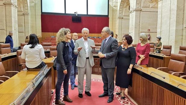 Richard Gere rueda en el Parlamento de Andalucía de Sevilla varias escenas de su nueva serie