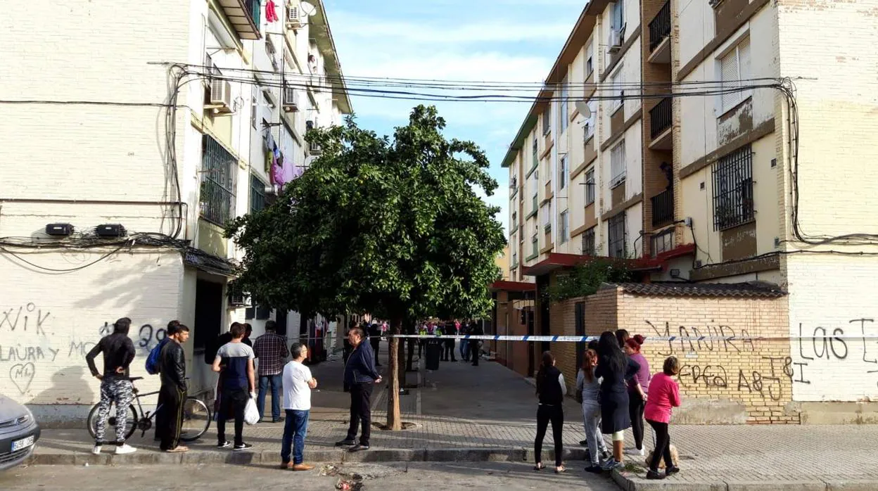 Una mujer ha muerto apuñalada este martes en su casa de la calle Carena, en el barrio de Los pajaritos
