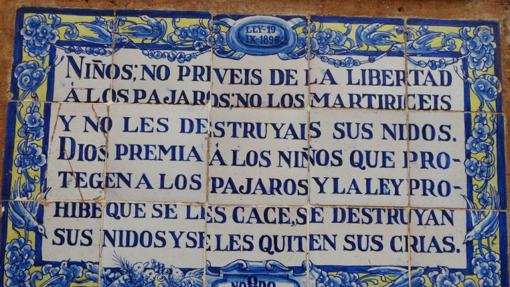 Así son los azulejos más emblemáticos de Sevilla