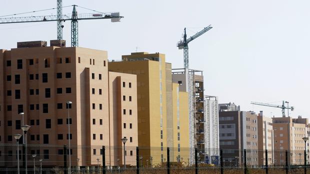Las grúas vuelven a Sevilla con 1.252 pisos en construcción