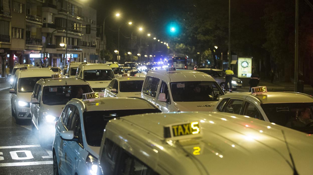 Manifestación de los taxistas en contra de los vehículos de alquiler con conductor