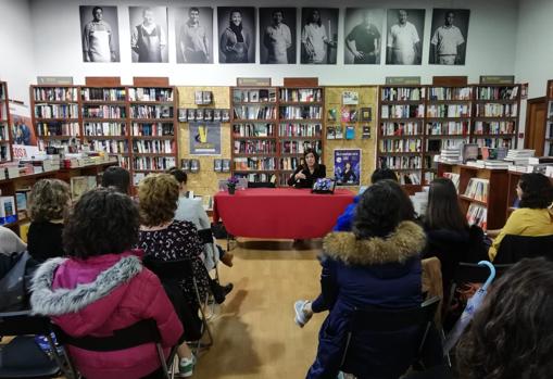 Isasaweis este martes en la librería sevillana Verbo