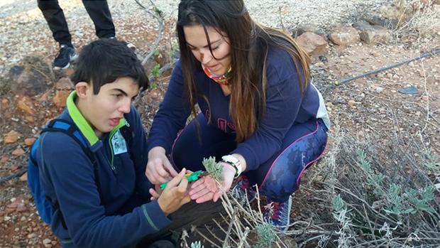 Cómo una persona con sordoceguera se desenvuelve en el Centro Santa Ángela de la Cruz