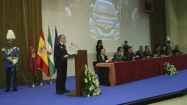 Espadas anuncia la convocatoria de nuevas plazas en la Policía Local de Sevilla para 2019