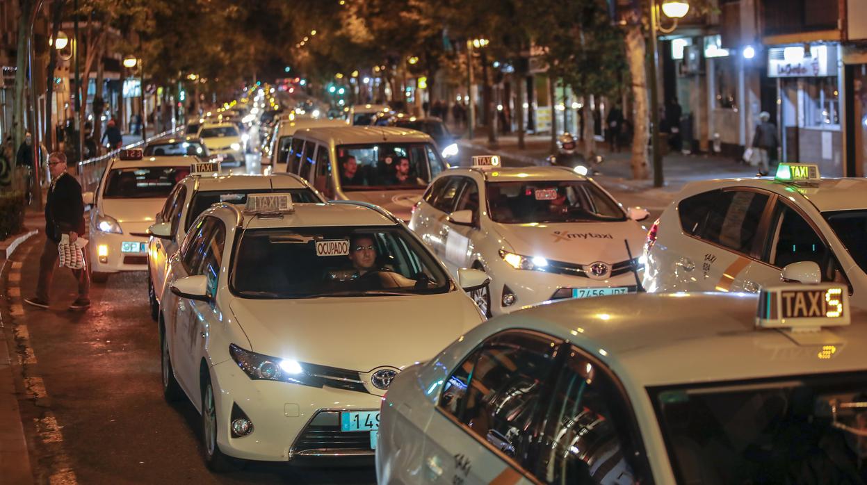 Protesta de los taxistas el pasado miércoles en la ronda histórica