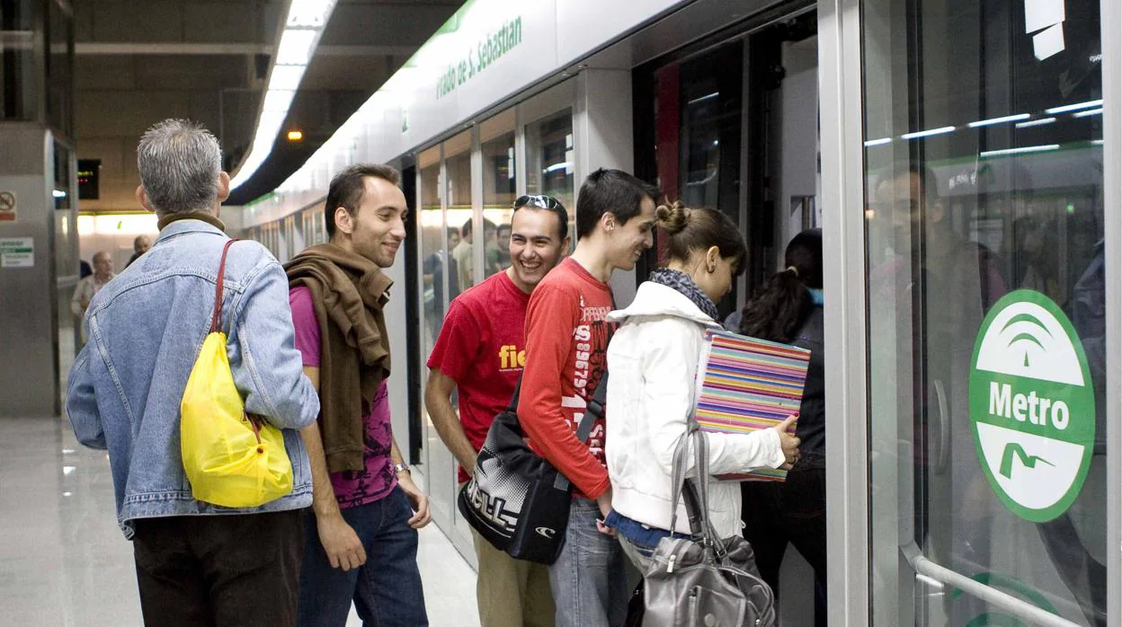 Usuarios del Metro de Sevilla