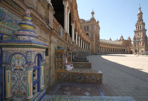 Bancos de la Plaza España