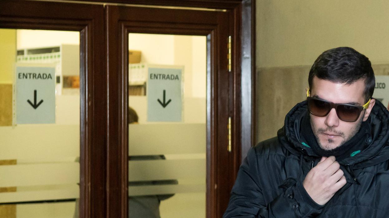 El miembro de la Manada Ángel Boza llega a los juzgados de Sevilla para firmar este lunes