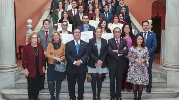 El Ayuntamiento de Sevilla premia a los 36 mejores expedientes universitarios