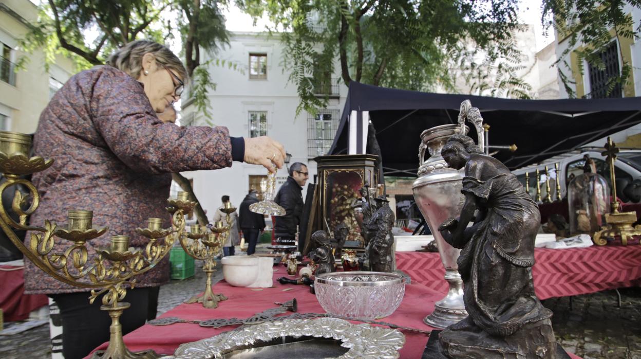 Puesto del mercadillo de El Jueves, que ahora se celebra en las calles Feria y Conde de Torrejón, así como en las plazas de los Maldonados y Montesión