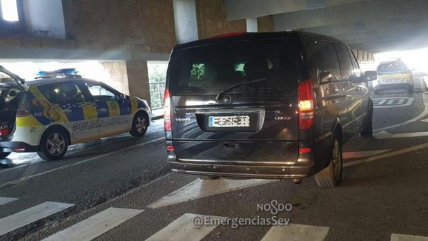 Inmovilizada una furgoneta que transportaba viajeros al aeropuerto de Sevilla sin autorización