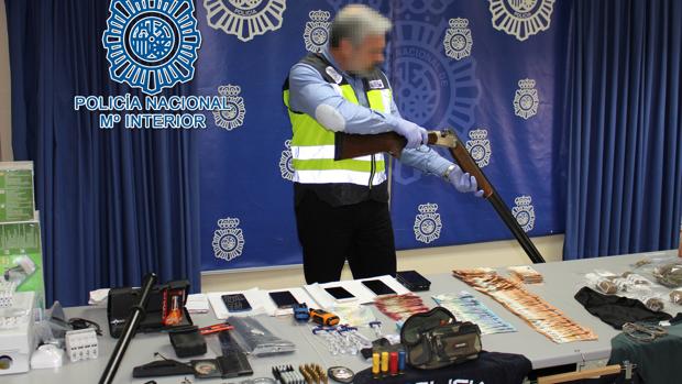 Cae una banda de narcos que robaban a otros traficantes haciéndose pasar por policías en Sevilla