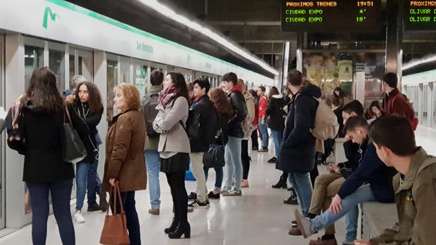 El metro de Sevilla interrumpe su servicio en Nochevieja a las 21.12 horas