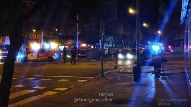 Ocho afectados por inhalación de humo tras un incendio en un local de la avenida de Llanes