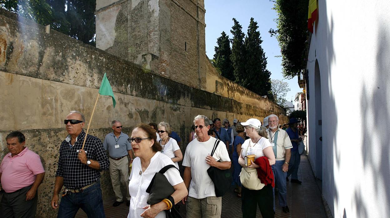 Un grupo de turistas en el Casco Histórico de Sevilla