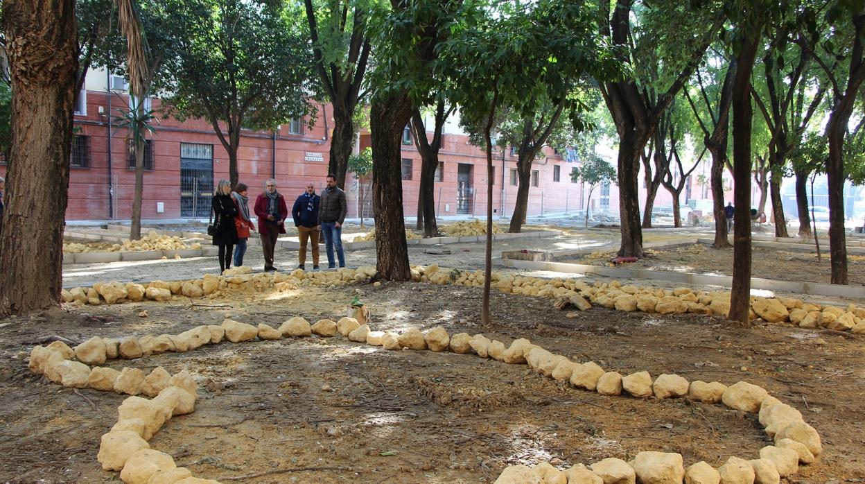 Visita municipal a la calle Enrique Granados, que inicia su período de reurbanización