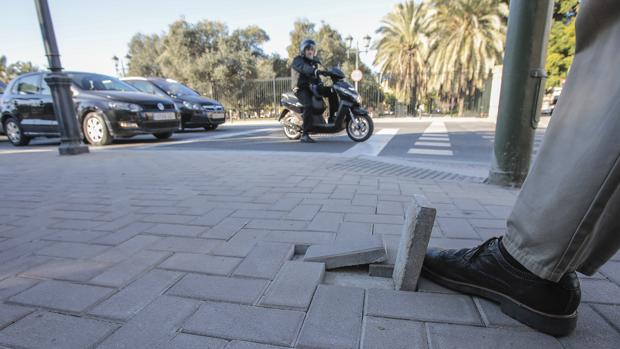 El pavimento de «alta resistencia» en la Buhaira, un mes después