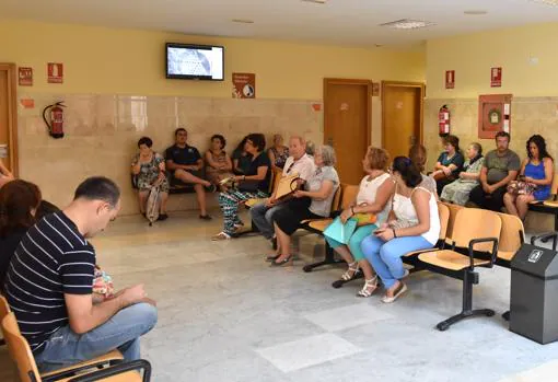 Pacientes esperando en consultas externas del Hospital San Juan de Dios de Bormujos