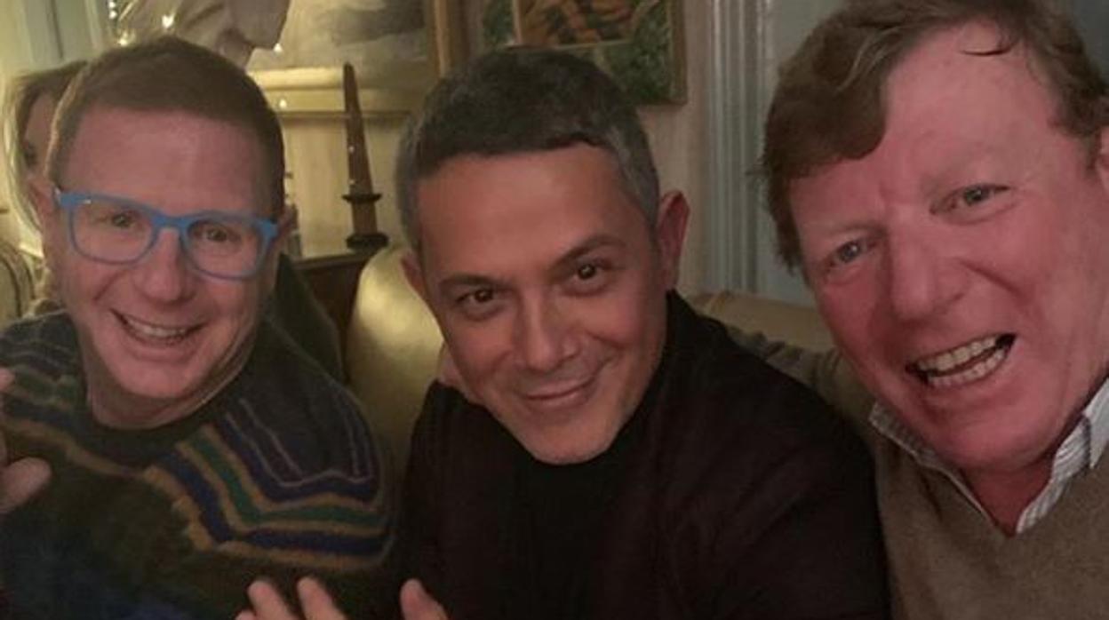 Alejandro Sanz junto a Jorge y César Cadaval