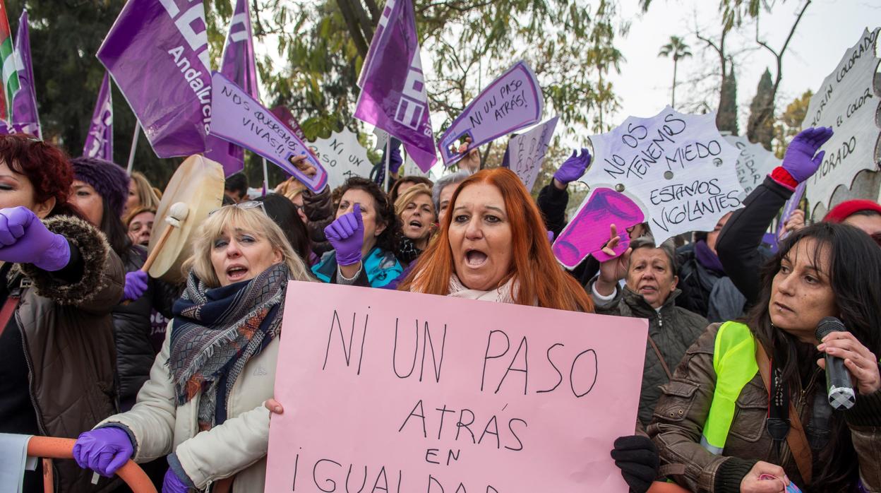 Manifestación feminista en la Plaza Nueva este lunes