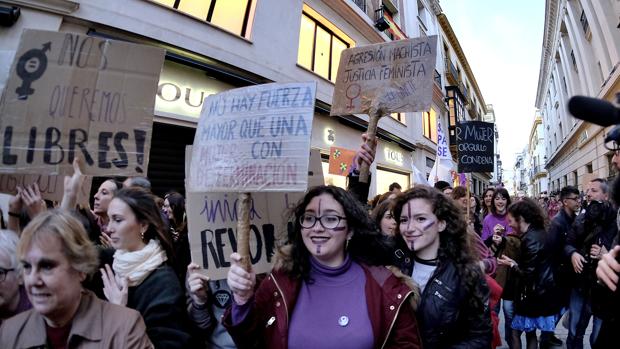 A juicio tres hombres por llamar «golfas» y «guarras» a las feministas de una manifestación en Sevilla