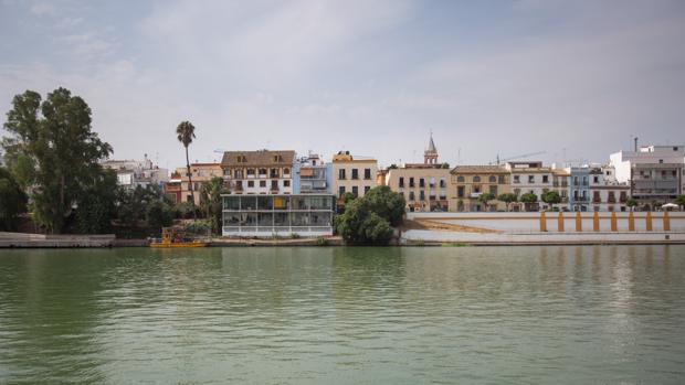 El paseo fluvial de Sevilla podrá completarse en la orilla de Triana hasta el puente de San Telmo