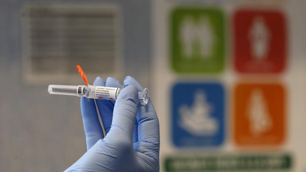 Salud detecta un brote leve de paperas entre jóvenes ya vacunados en Sevilla capital