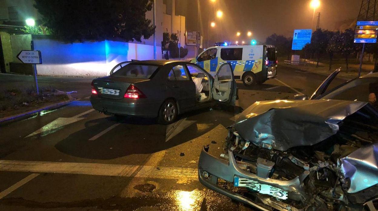 Estado en el que quedaron los dos vehículos tras la colisión la pasada madrugada en la avenida Montesierra