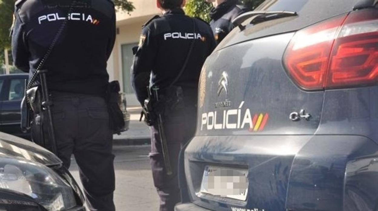 Dotación policial en Sevilla