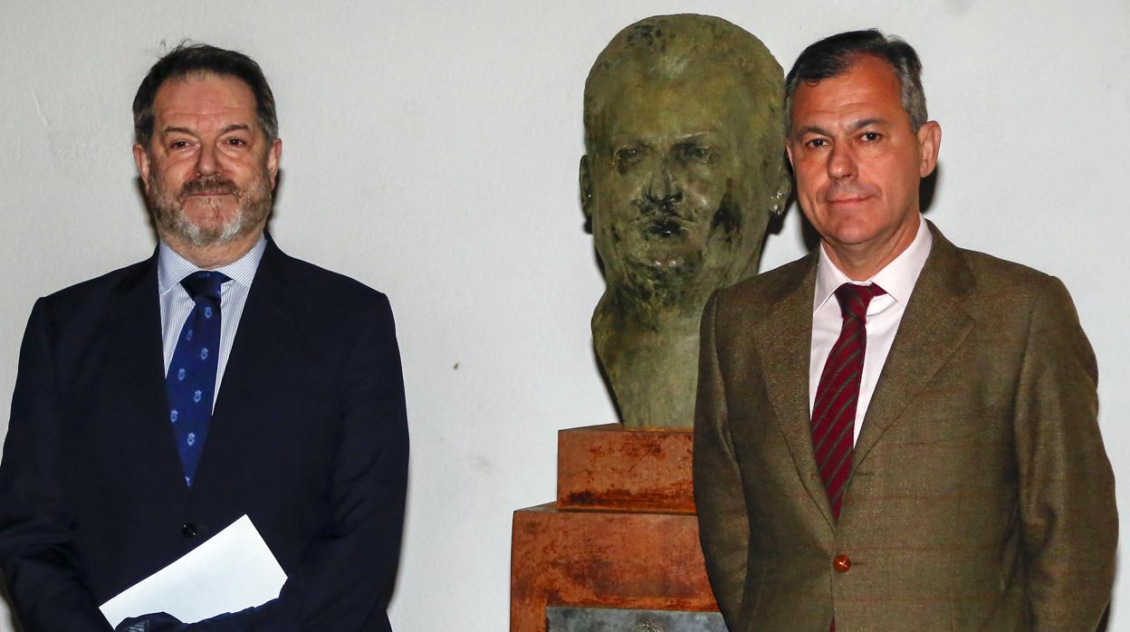 Bieito Rubido con el alcalde de Tomares, José Luis Sanz