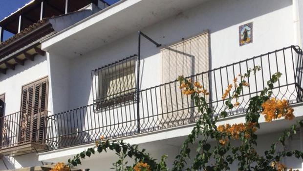 Una multa de 180 euros por ocupar la casa de verano de unos sevillanos en Chipiona