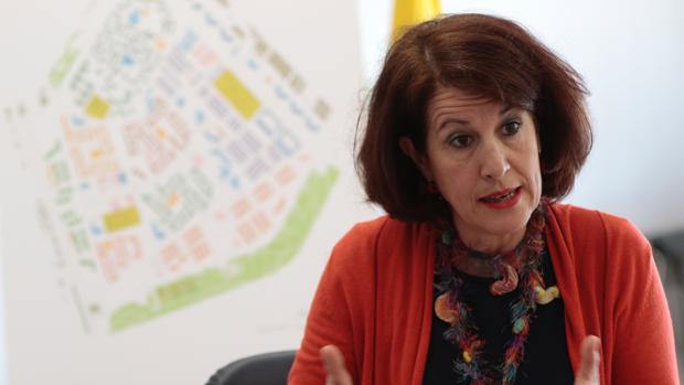 La comisionada del Polígono Sur invita a Ana Oramas a visitar las Tres Mil Viviendas de Sevilla