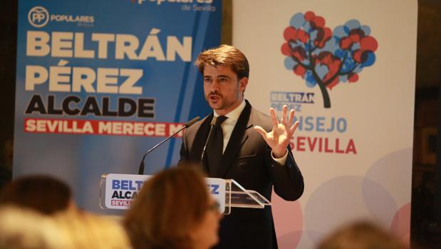 Beltrán Pérez promete una rebaja fiscal de 23 millones de euros si es alcalde de Sevilla