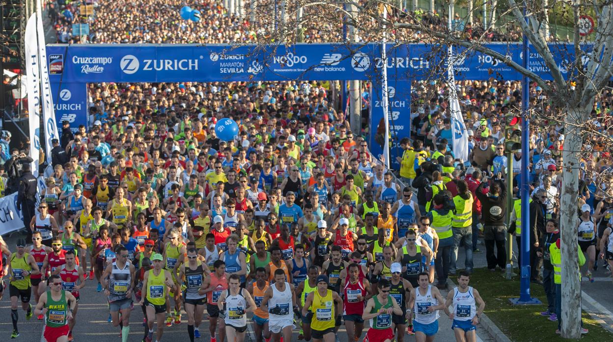 Salida en una edición del Zurich Maratón de Sevilla