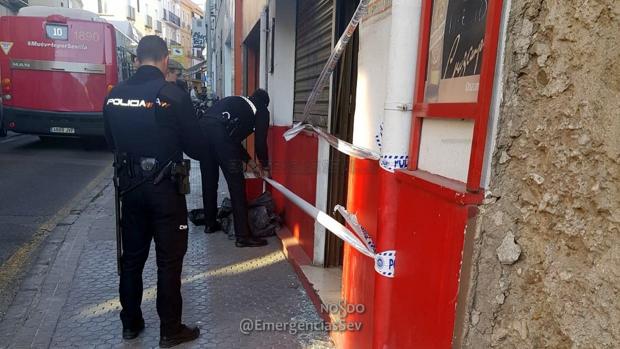 Dos heridos leves tras la explosión en un bar en el entorno de la Puerta Osario de Sevilla