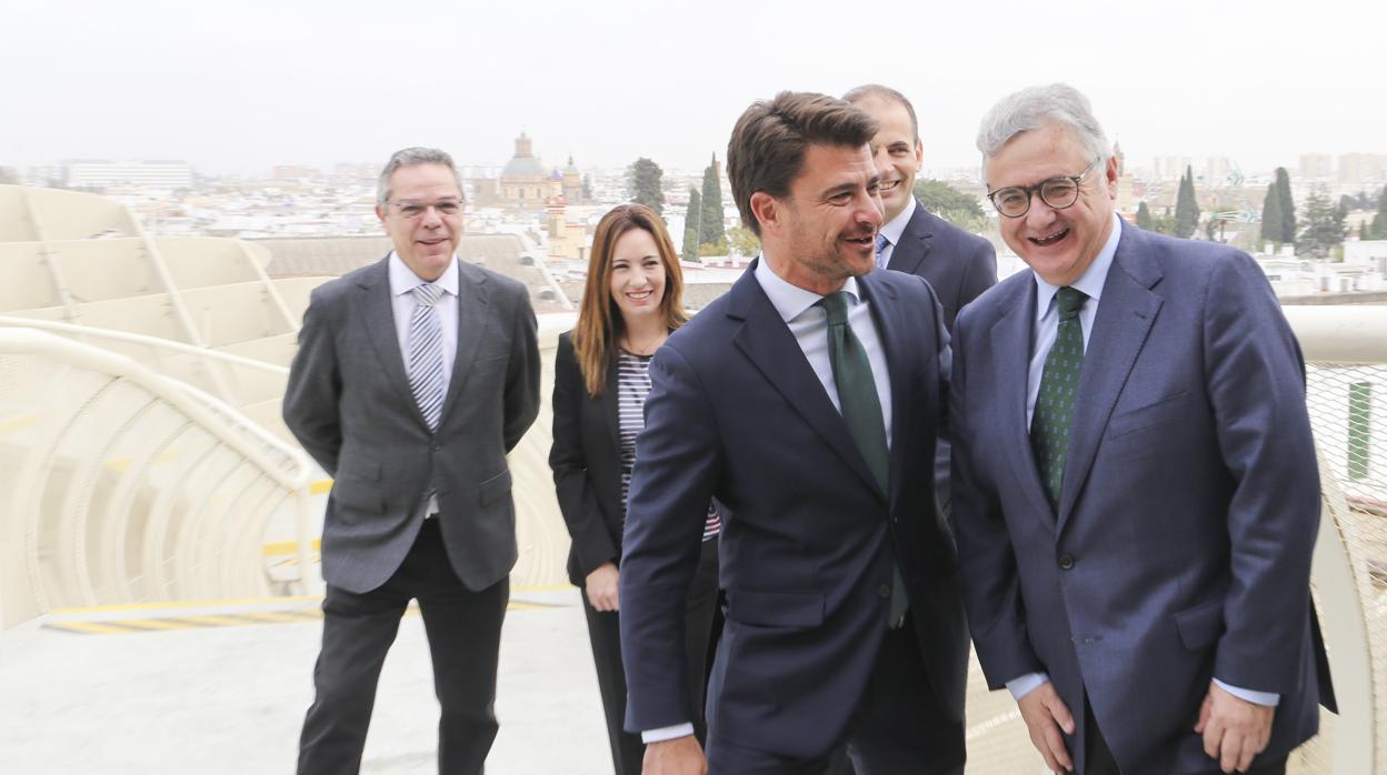 El candidato del PP a la Alcaldía, Beltrán Pérez, ha participado en un coloquio de la Cadena Ser