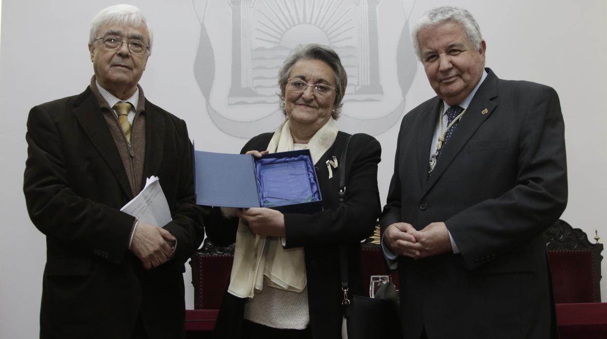 Homenaje a Mercedes Borrero en el salón de actos del Ateneo