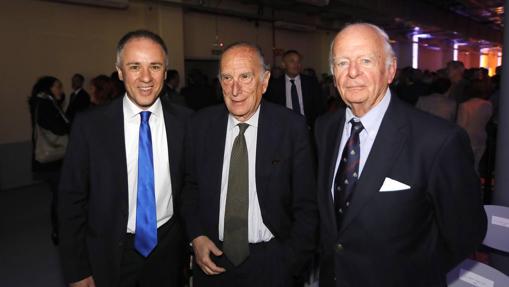 Juan Luis García, Manuel Salinas y el Conde de Peñaflor