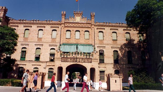 Cuarteles de Sevilla: la historia de un patrimonio con luces y sombras