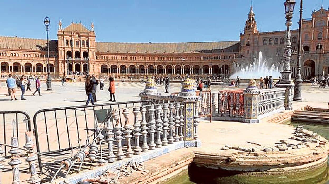 La Plaza de España sufre numerosos actos vandálicos