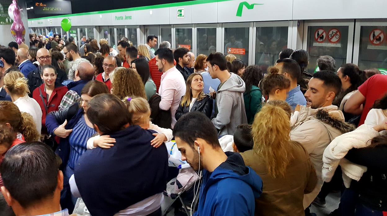 La afluencia al metro durante la Semana Santa es muy elevada