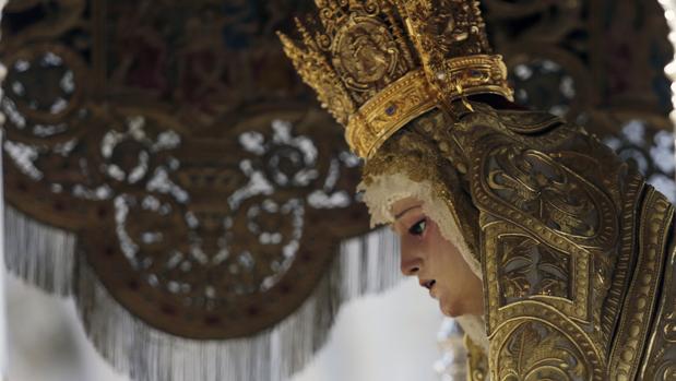 Semana Santa de Sevilla en directo: las procesiones del Martes Santo en la plaza San Francisco