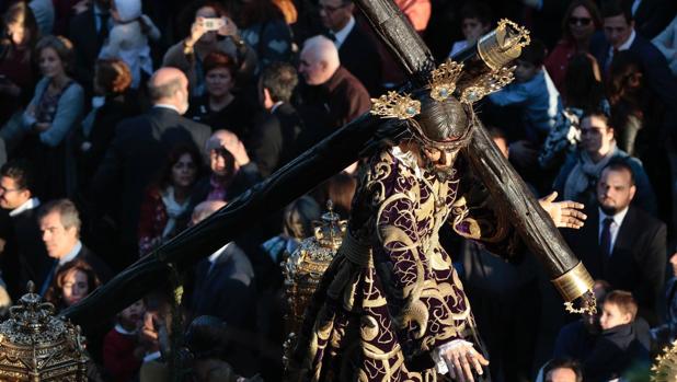 Semana Santa de Sevilla en directo: las procesiones del Jueves Santo en la plaza San Francisco