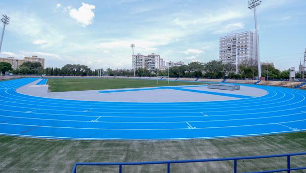 La nueva pista de atletismo azul del centro deportivo San Pablo