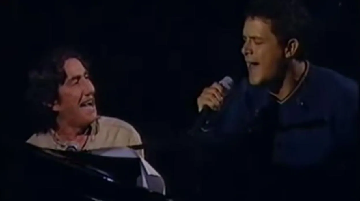 El compositor y cantante Arturo Pareja Obregón junto a Alejandro Sanz cantando «Sevilla» en TVE