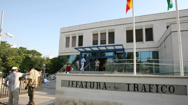 Cuatro detenidos por suplantar identidades en el examen teórico de conducir en Sevilla