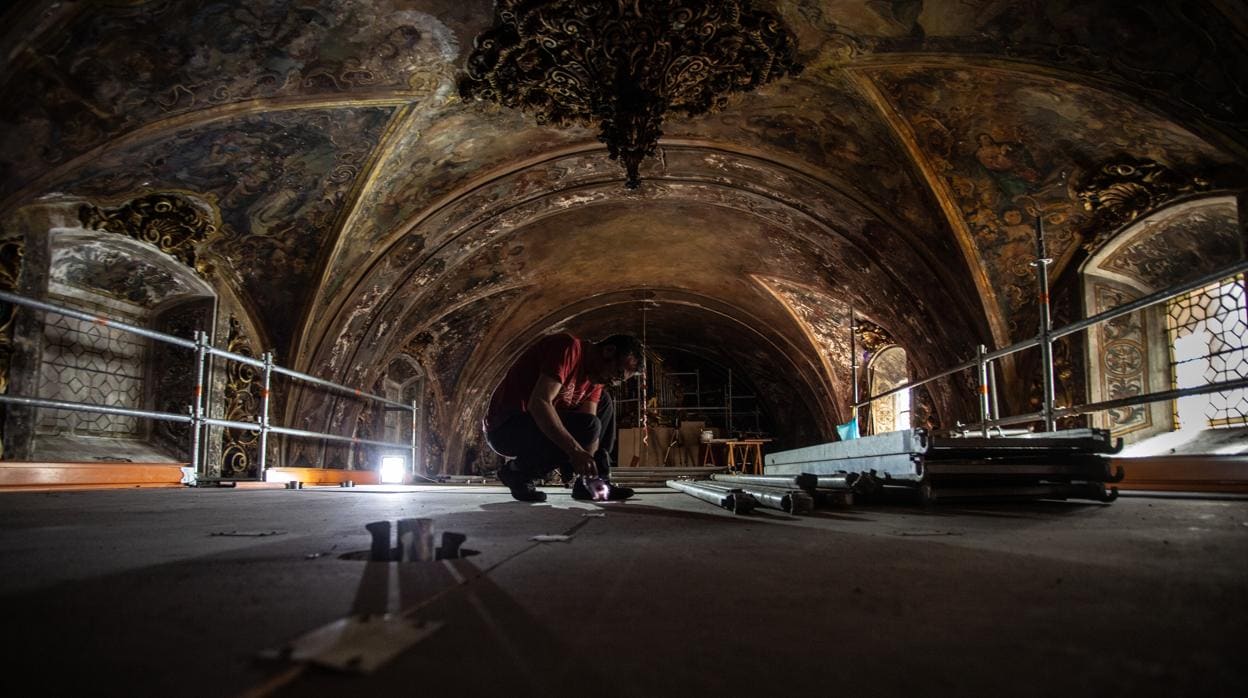 La bóveda de la capilla de San José necesita una restauración para recuperar las pinturas murales
