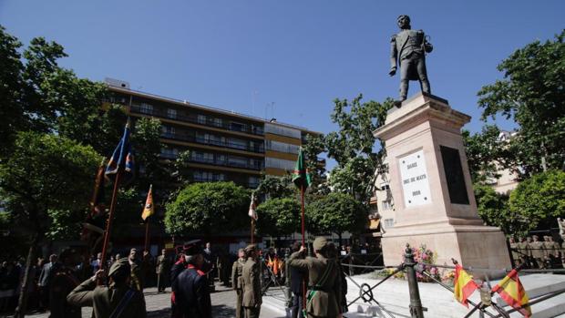 Gómez de Salazar: «Es bueno demostrar la unión entre la sociedad y su Ejército»